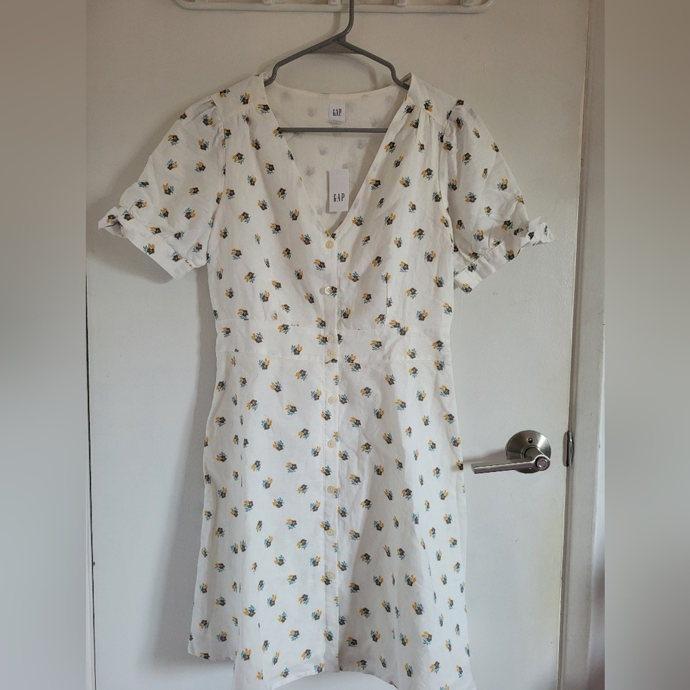Gap Button Down Short-sleeve White Floral Dress, midi length in Size 6